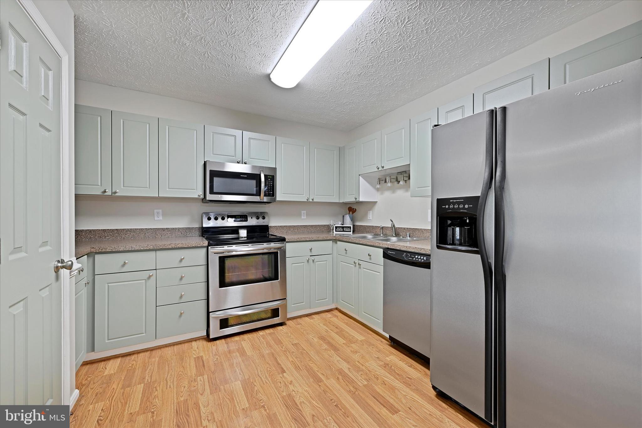 CONSTANT FRIENDSHIP - Residential