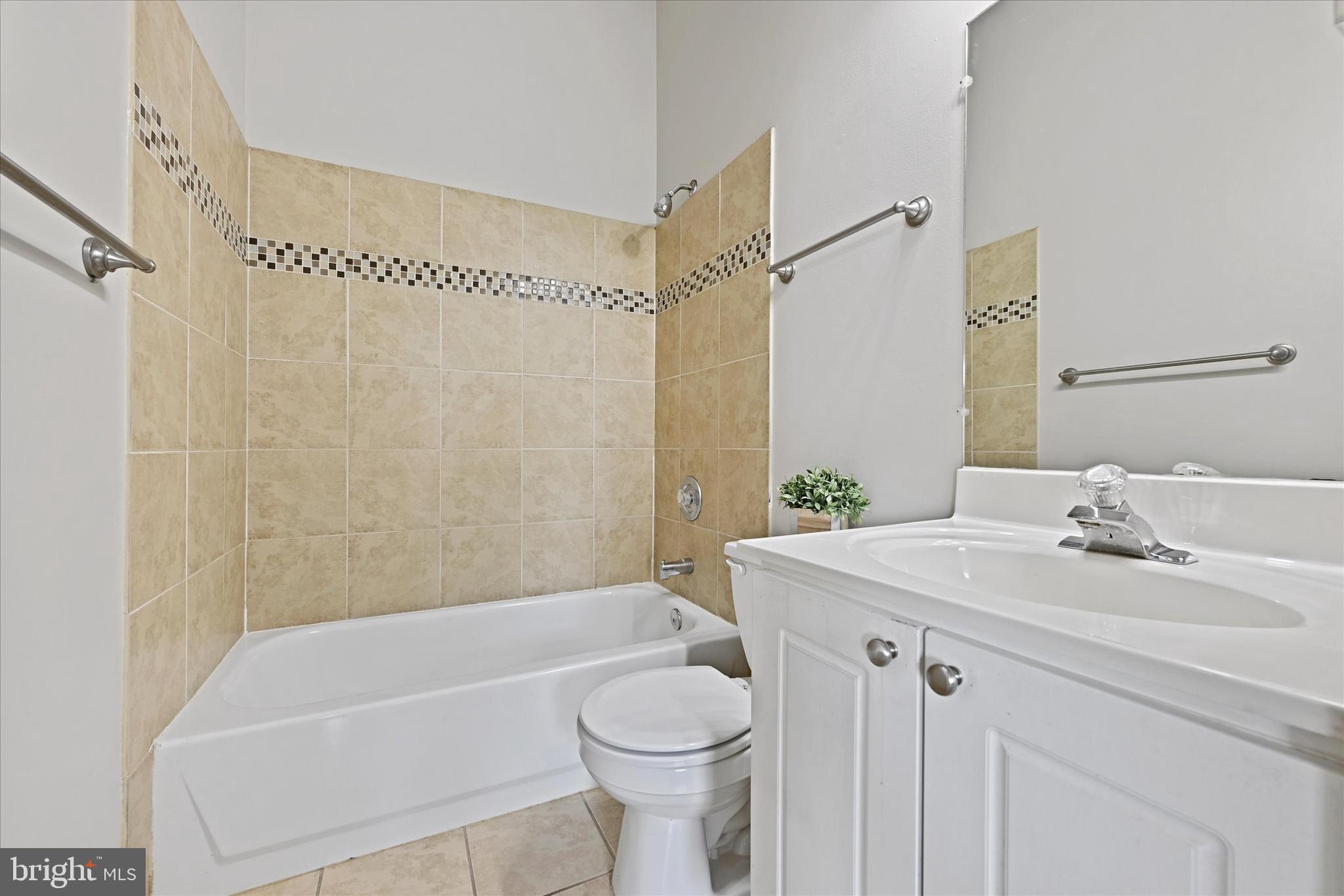 CONSTANT FRIENDSHIP - Residential