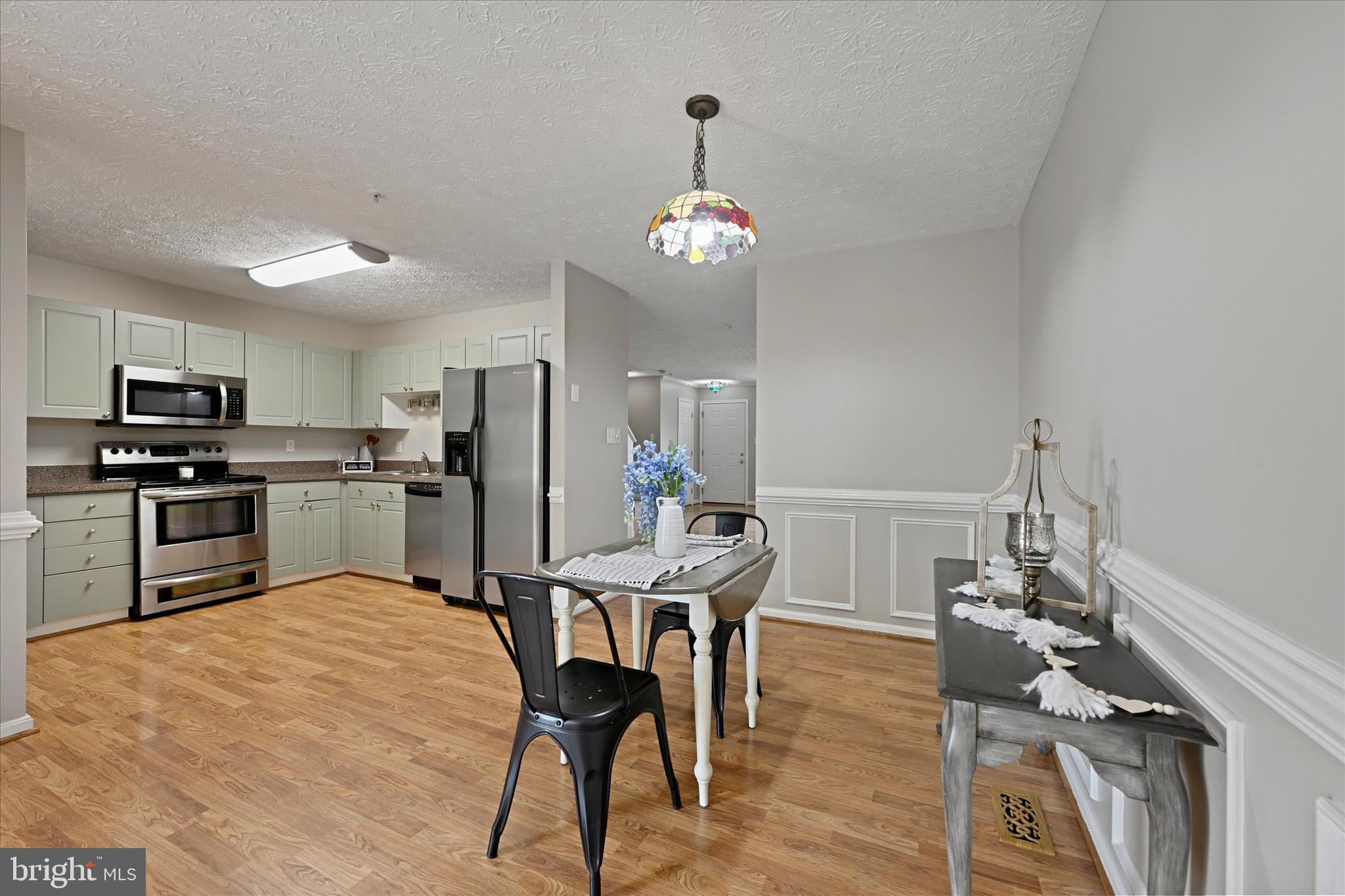 CONSTANT FRIENDSHIP - Residential