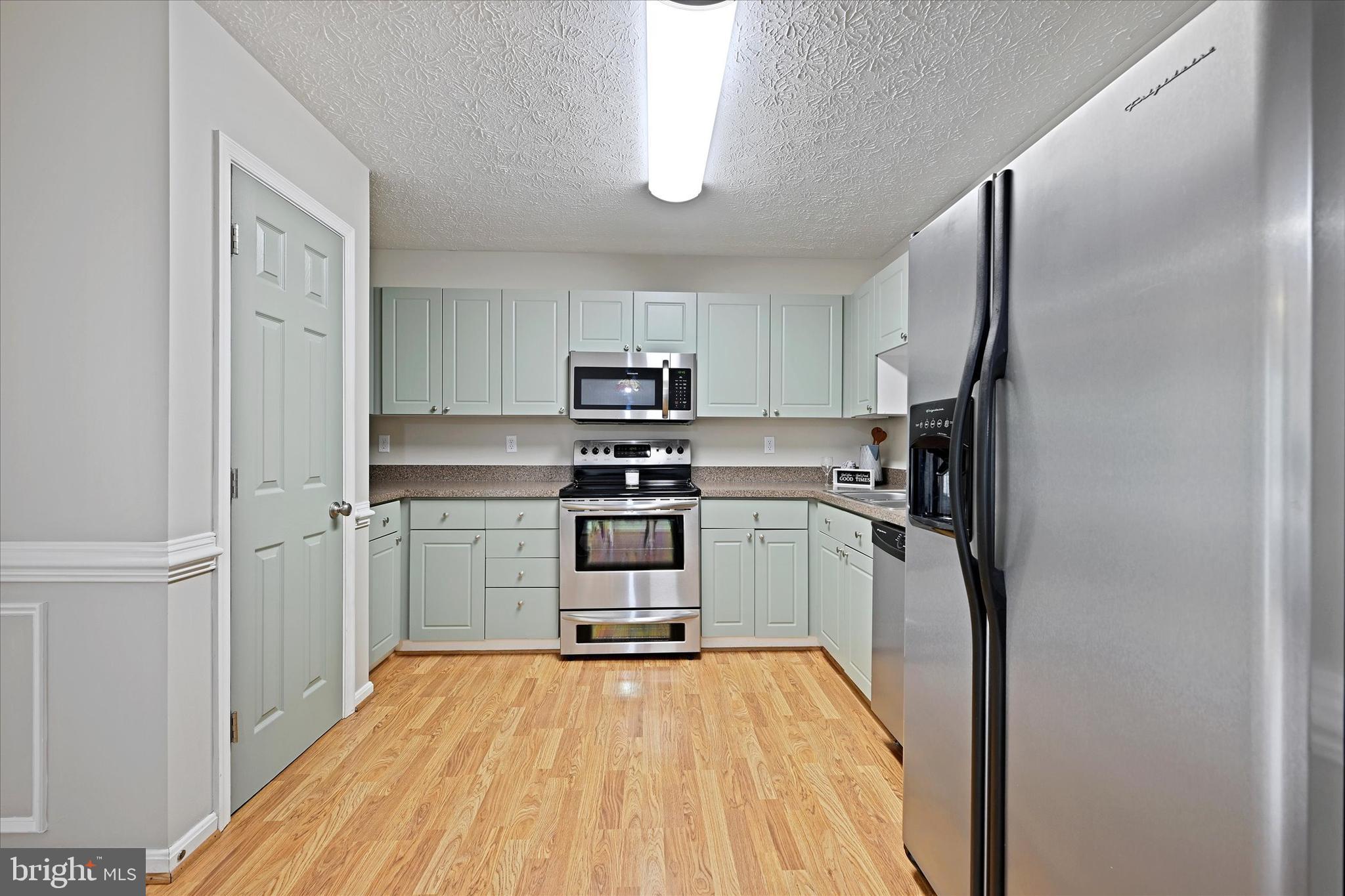 CONSTANT FRIENDSHIP - Residential