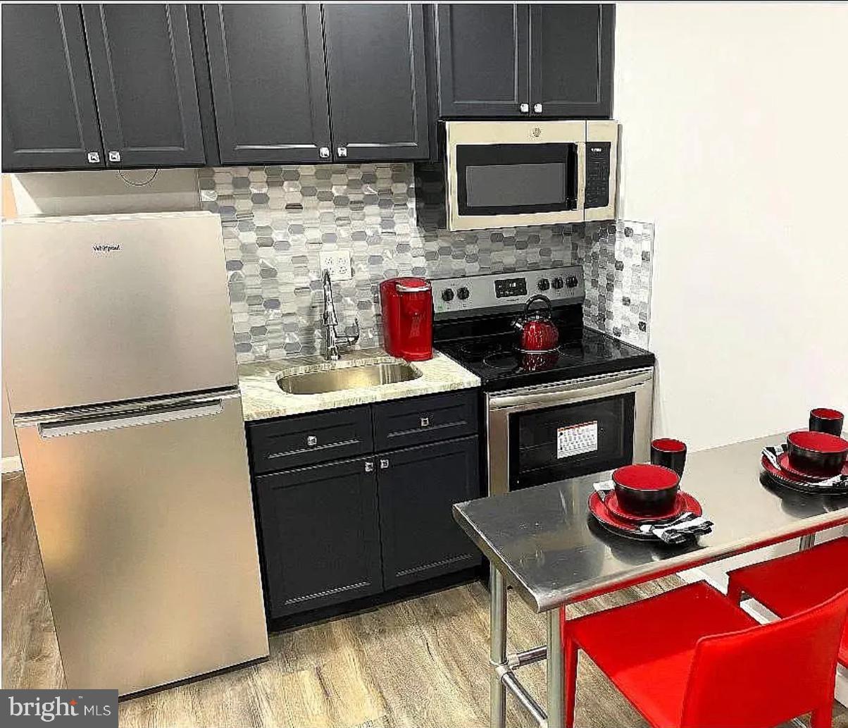Welcome to this beautiful newly renovated spacious 2 bedroom 1 bath unit located on the 2nd floor. Unit has ample storage with large bedrooms and bathroom. Schedule a showing today. Application Link: https://apply.link/tMSrhSU