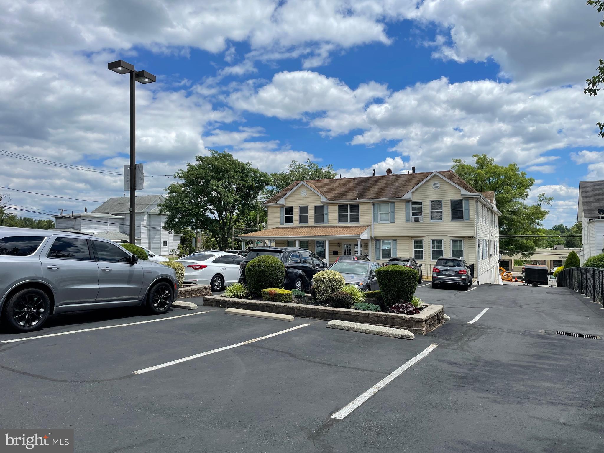 SOMERTON - Commercial Lease