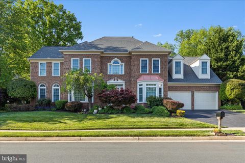 Photo of 14220 Hartwood Court, CENTREVILLE, VA 20121 (MLS # VAFX2310552)
