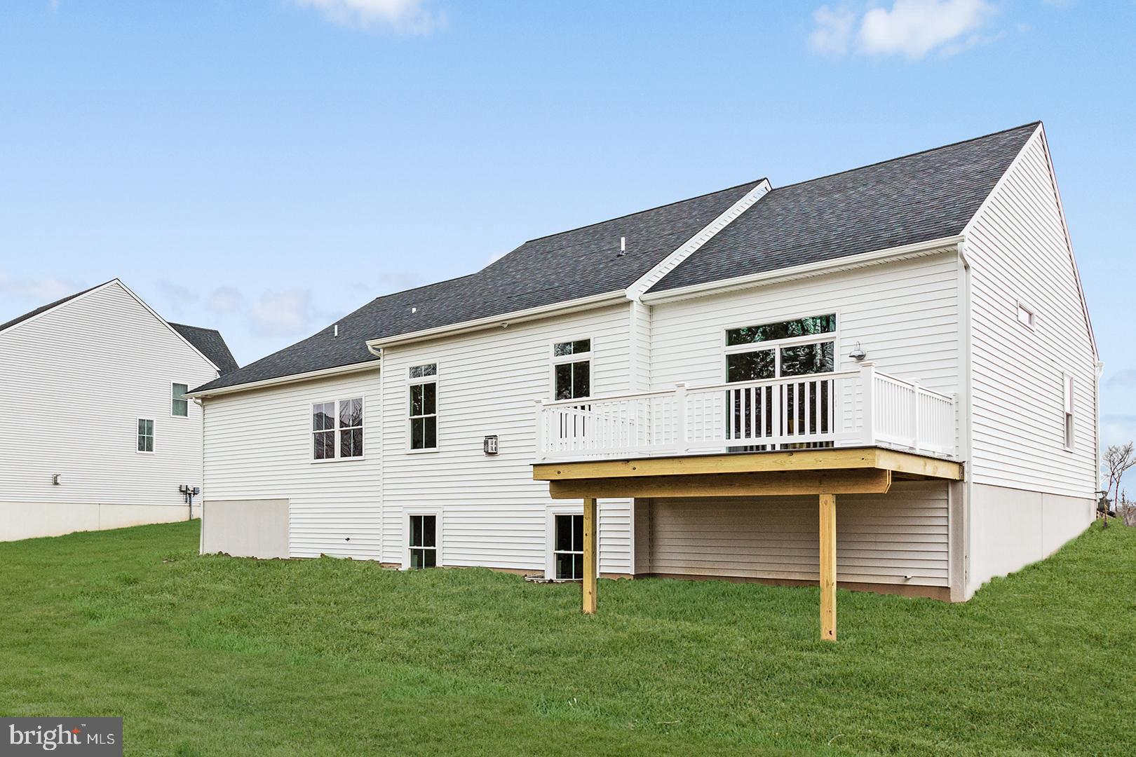 LAKESIDE VILLAS - Residential