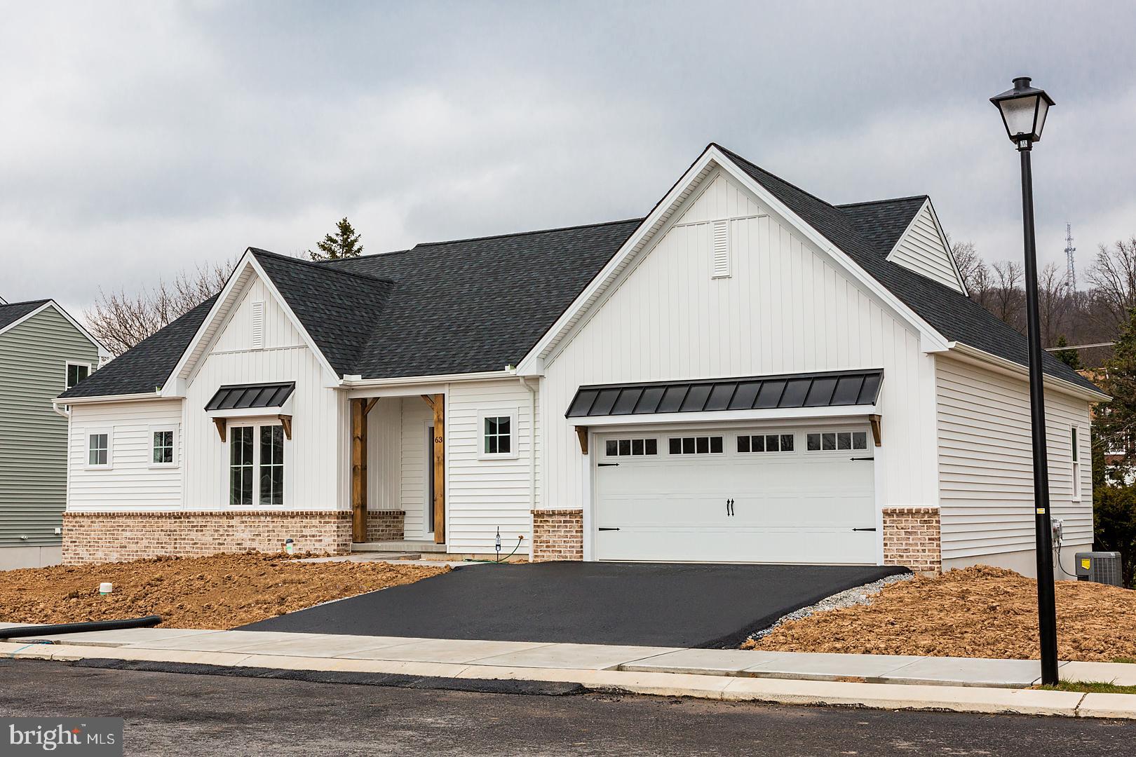 LAKESIDE VILLAS - Residential
