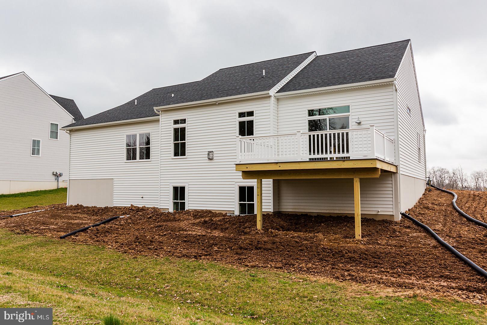 LAKESIDE VILLAS - Residential