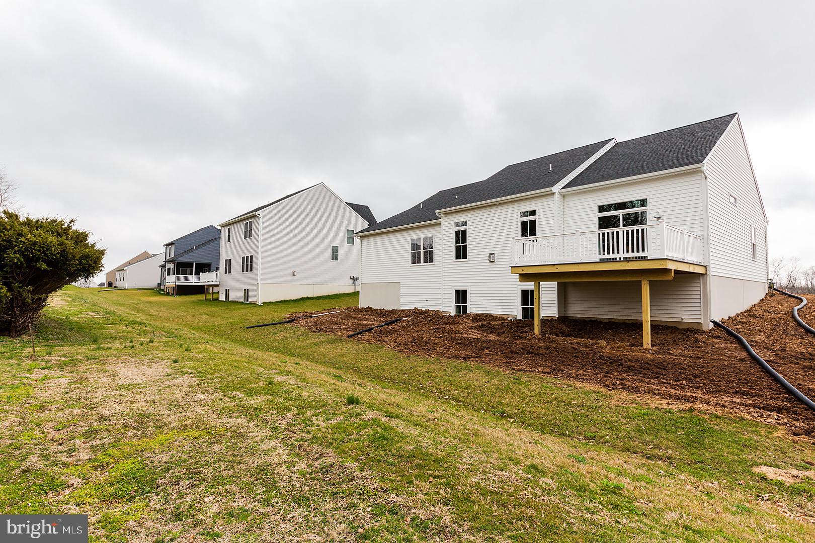 LAKESIDE VILLAS - Residential
