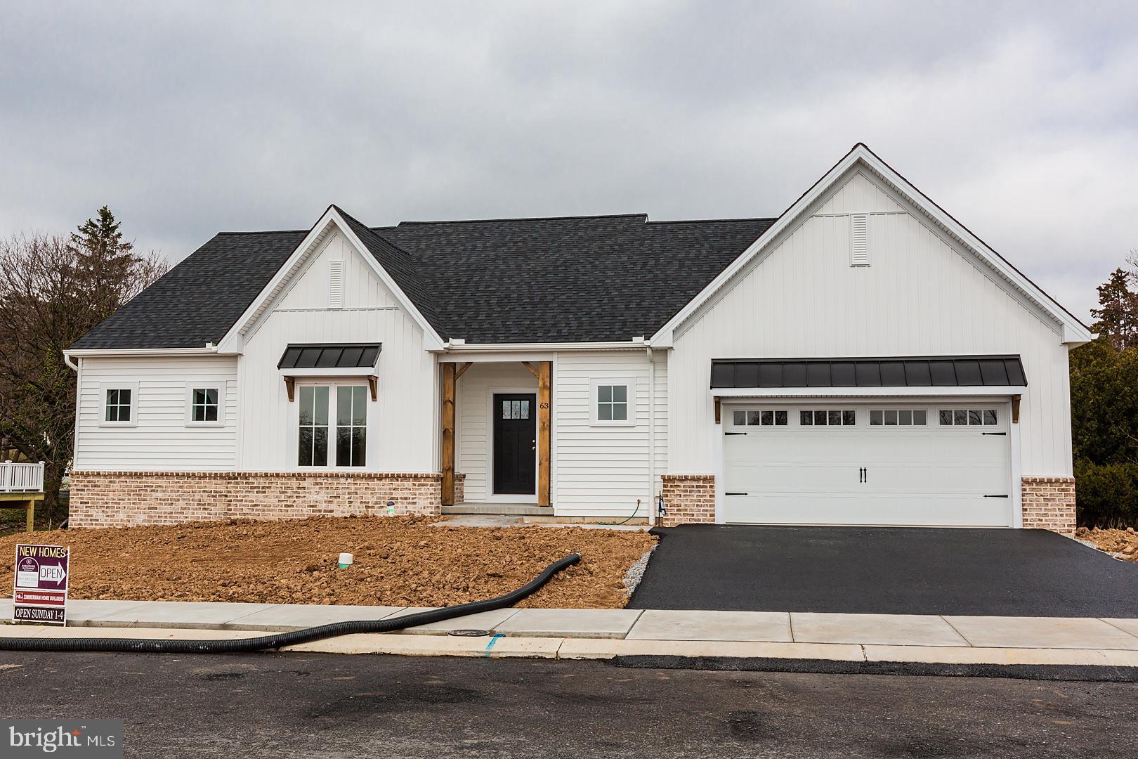 LAKESIDE VILLAS - Residential