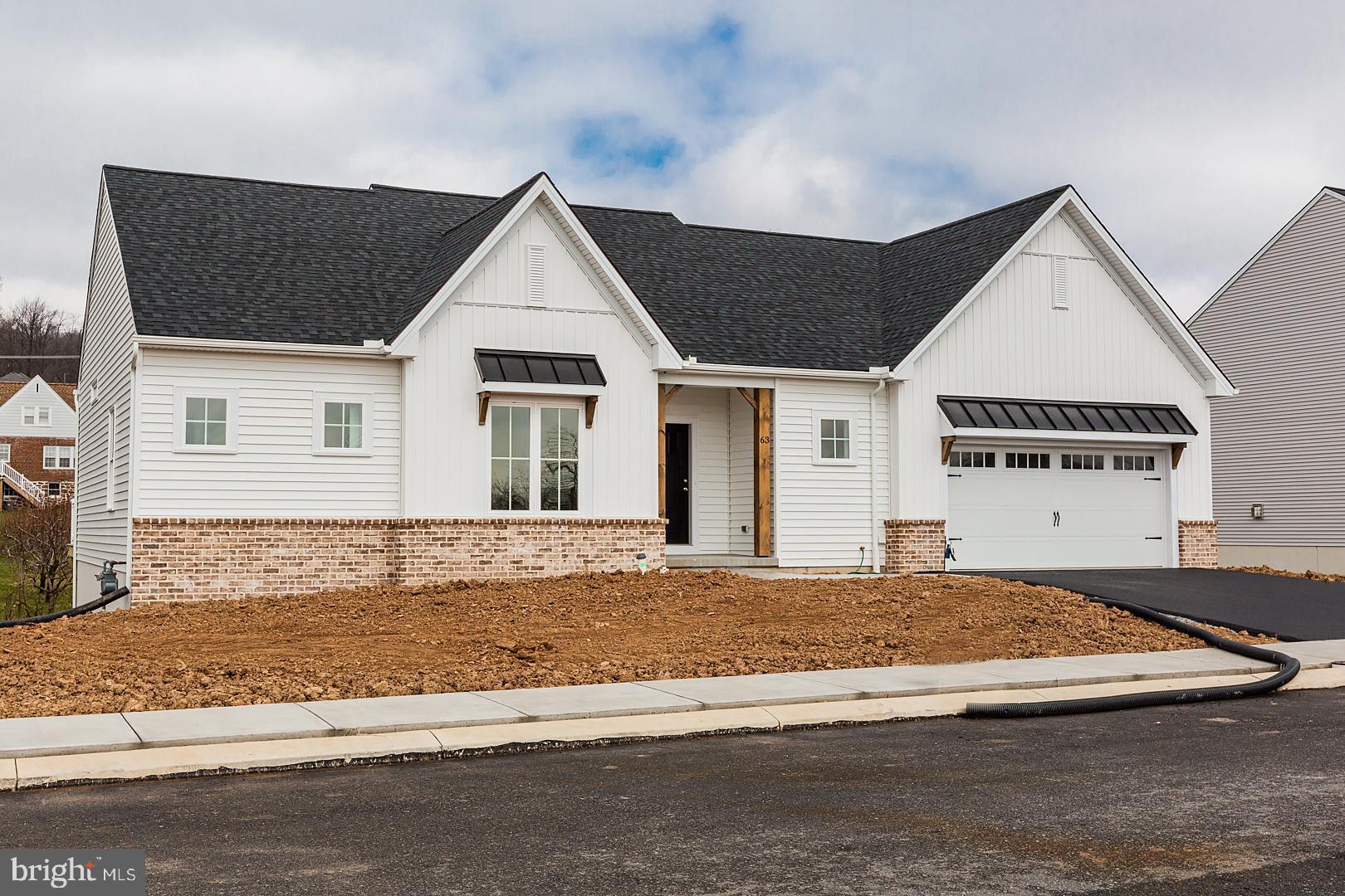 LAKESIDE VILLAS - Residential