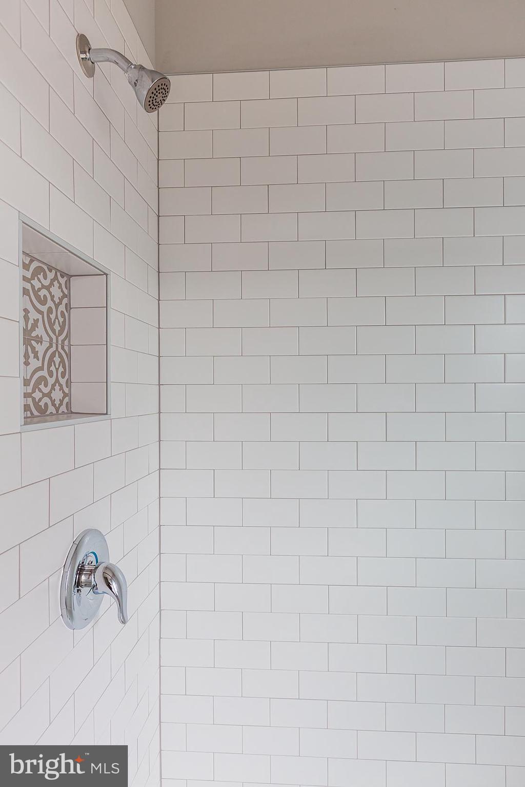 LAKESIDE VILLAS - Residential