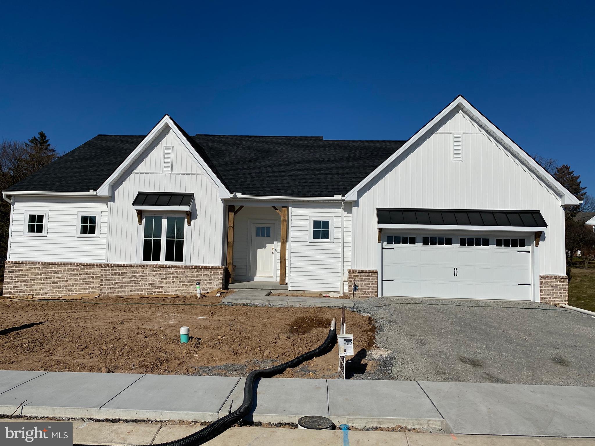 LAKESIDE VILLAS - Residential