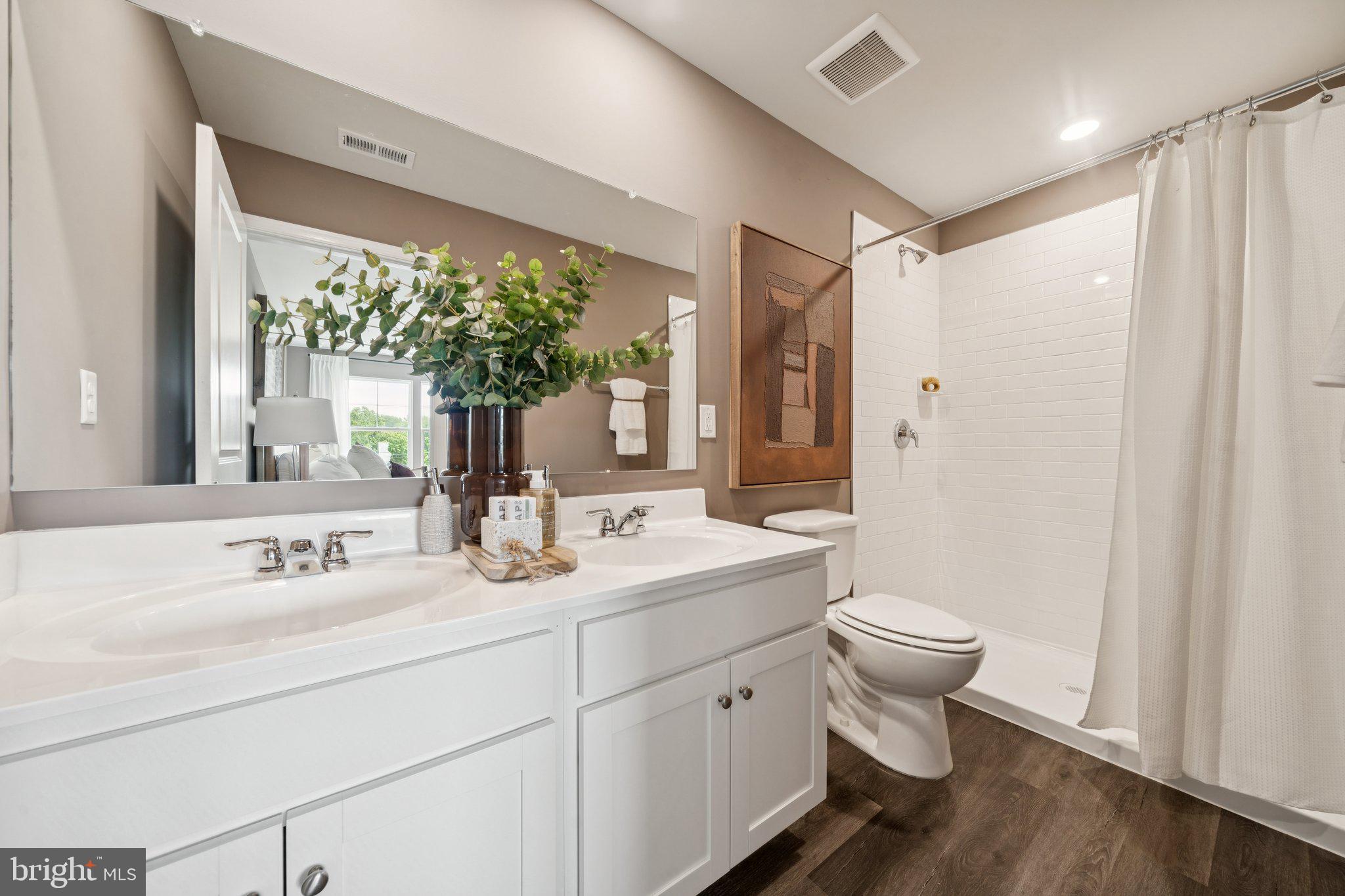 SUMMIT TOWNS - Residential