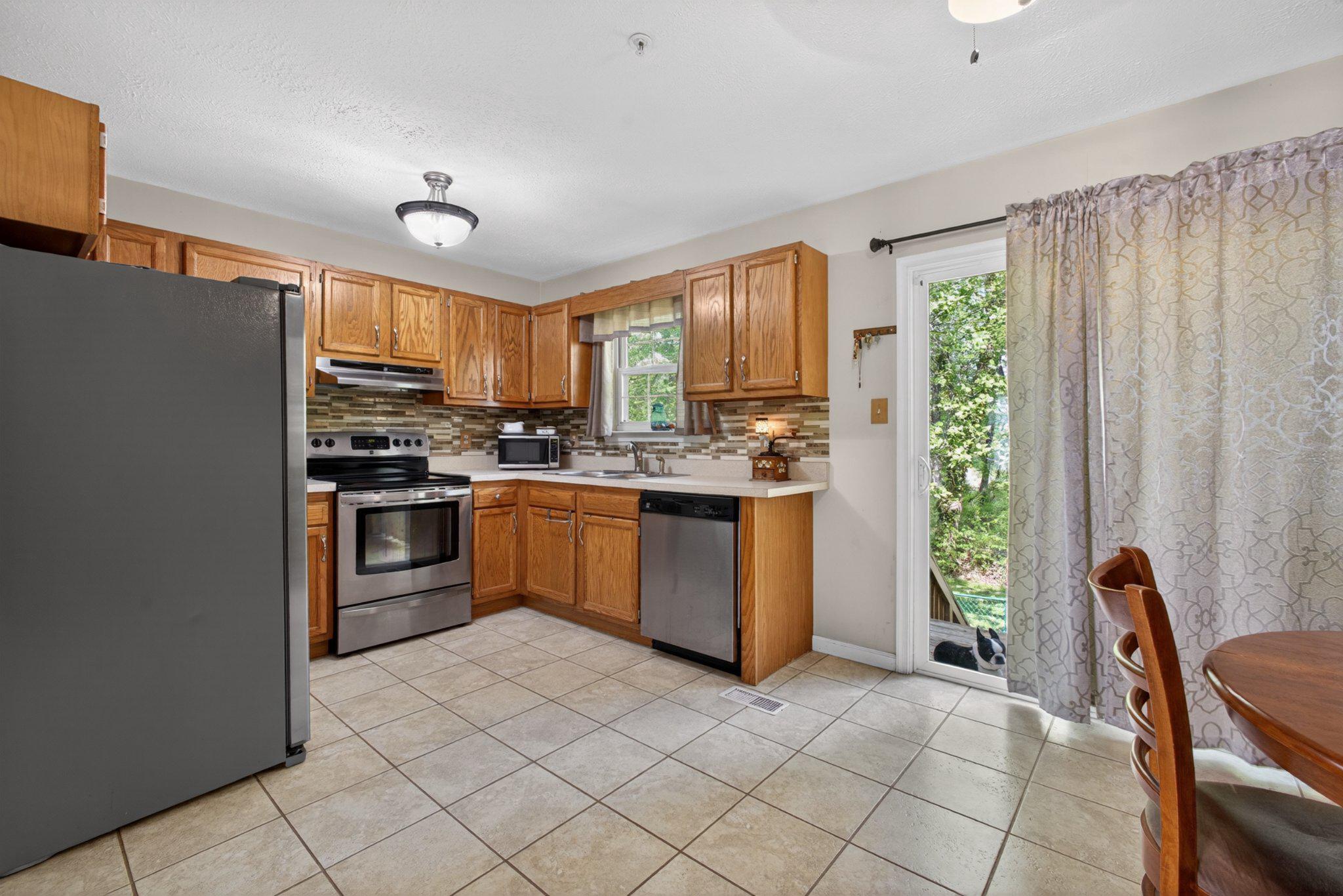 127 SYCAMORE DRIVE