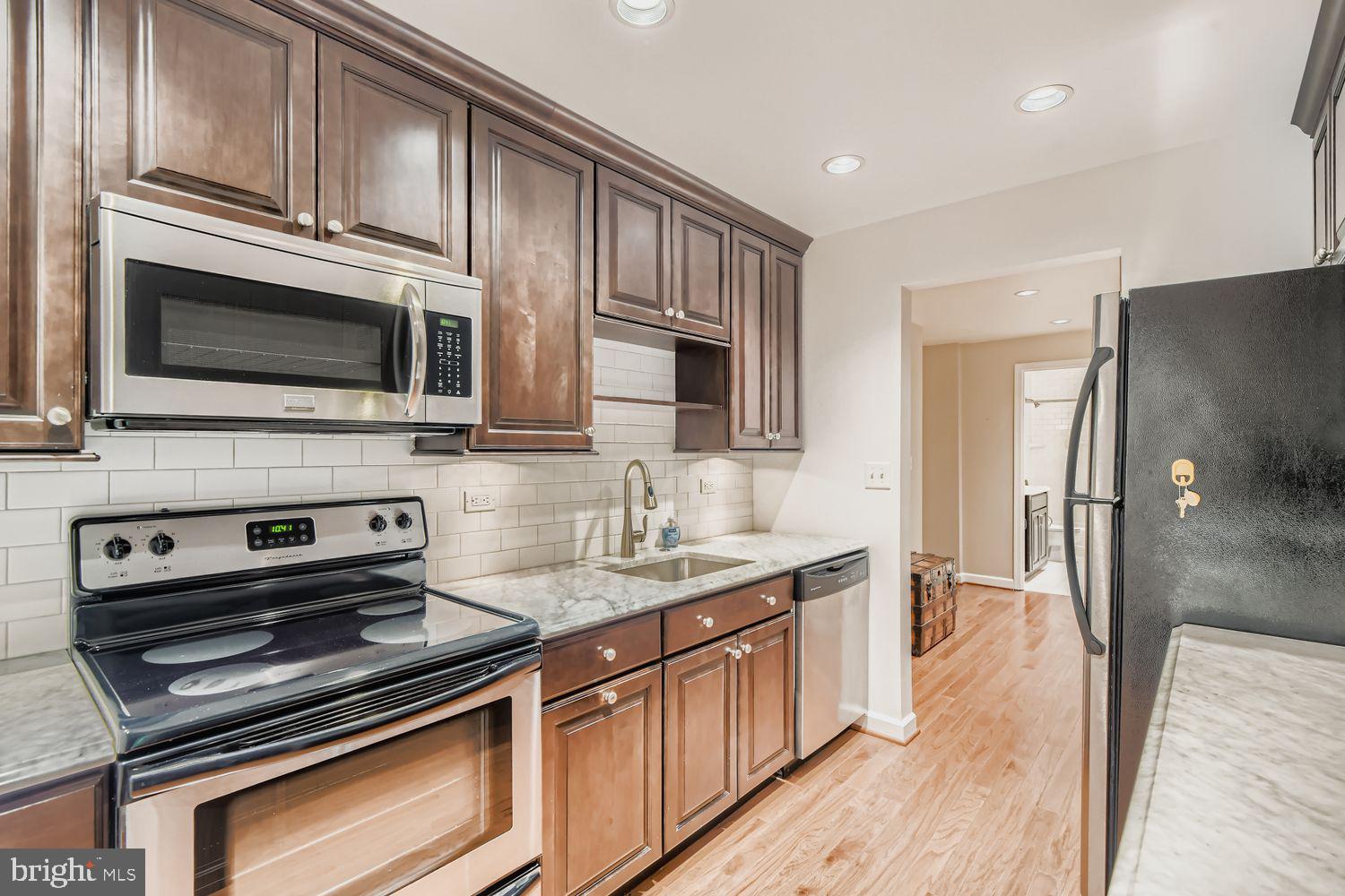 NORTH ROLAND PARK - Residential