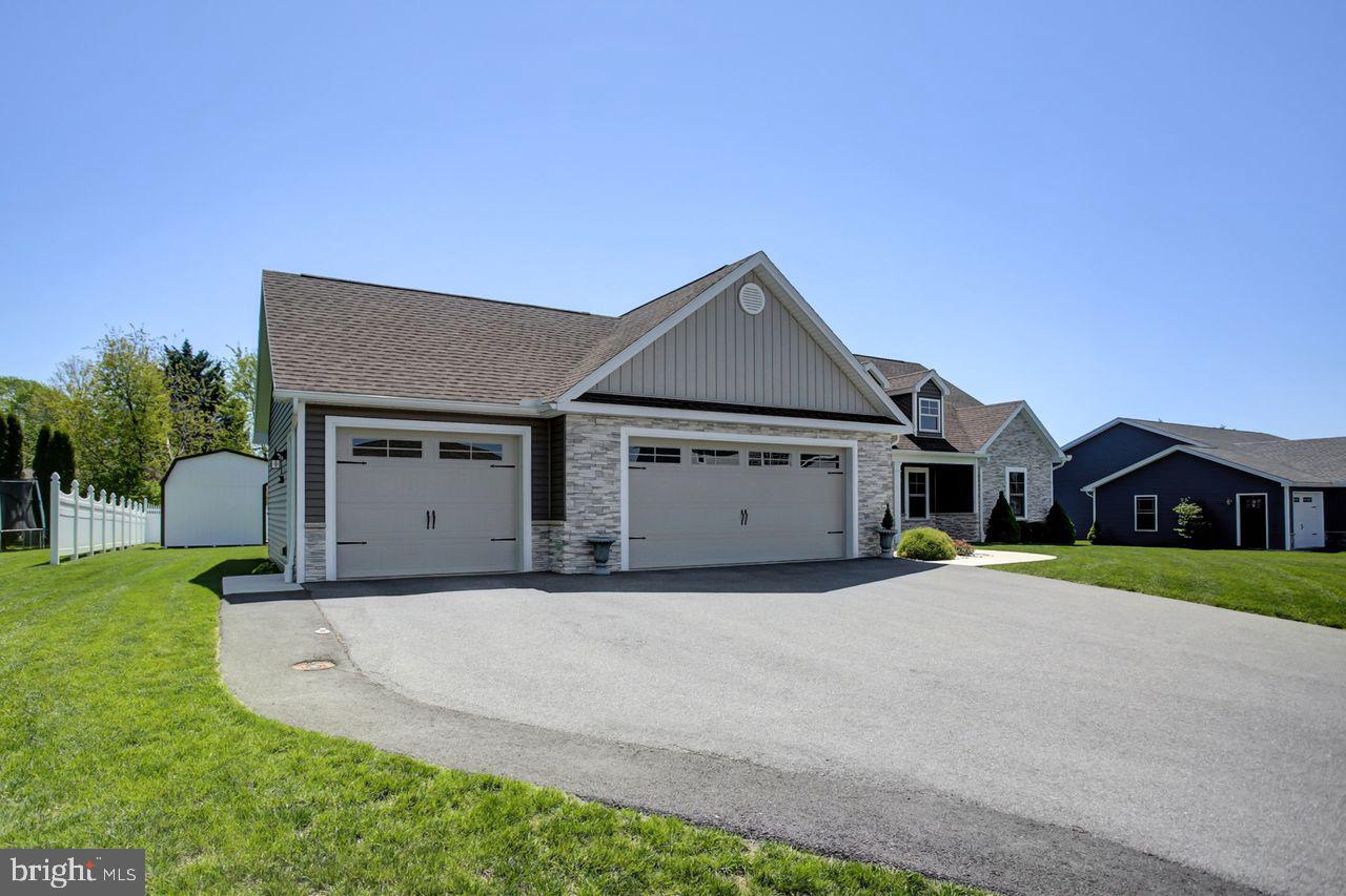 VILLAGE GREEN - Residential