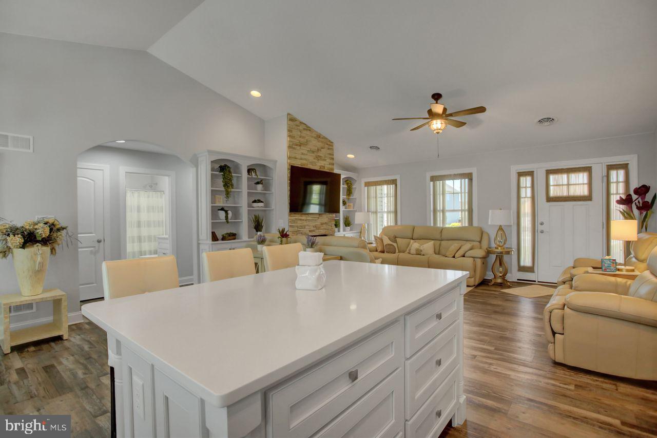 VILLAGE GREEN - Residential