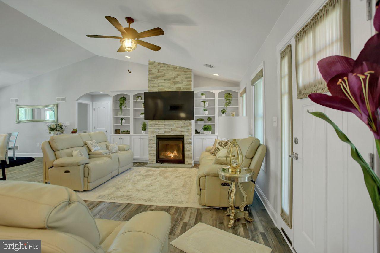 VILLAGE GREEN - Residential