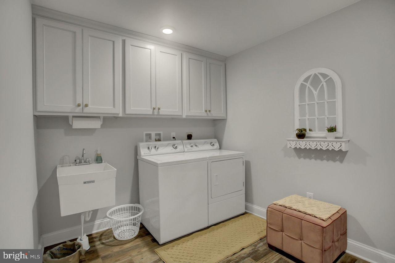 VILLAGE GREEN - Residential