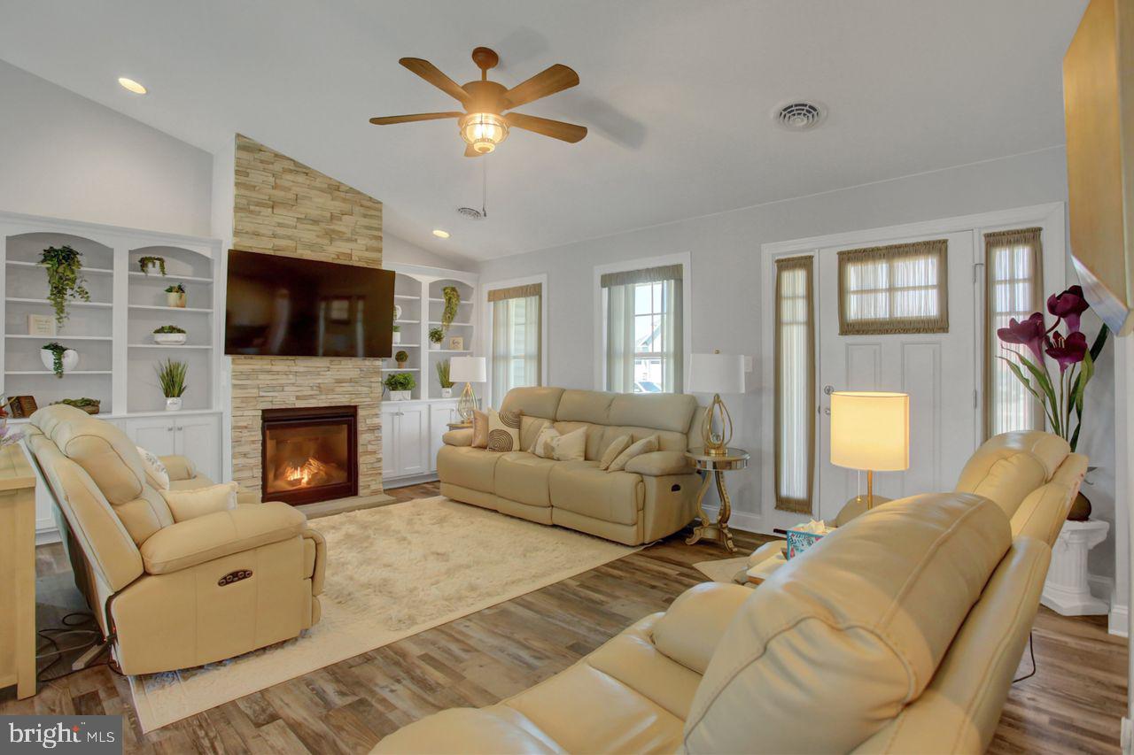 VILLAGE GREEN - Residential