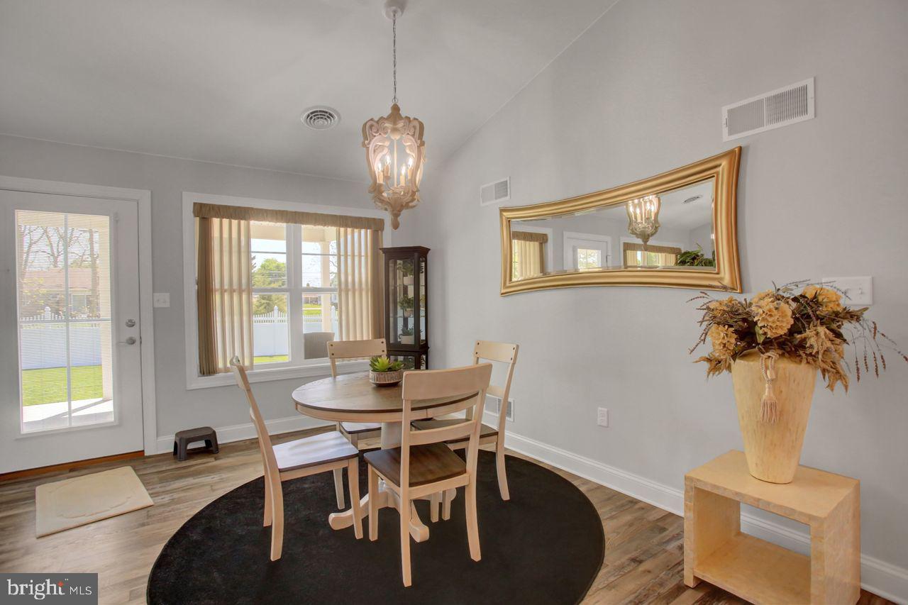 VILLAGE GREEN - Residential