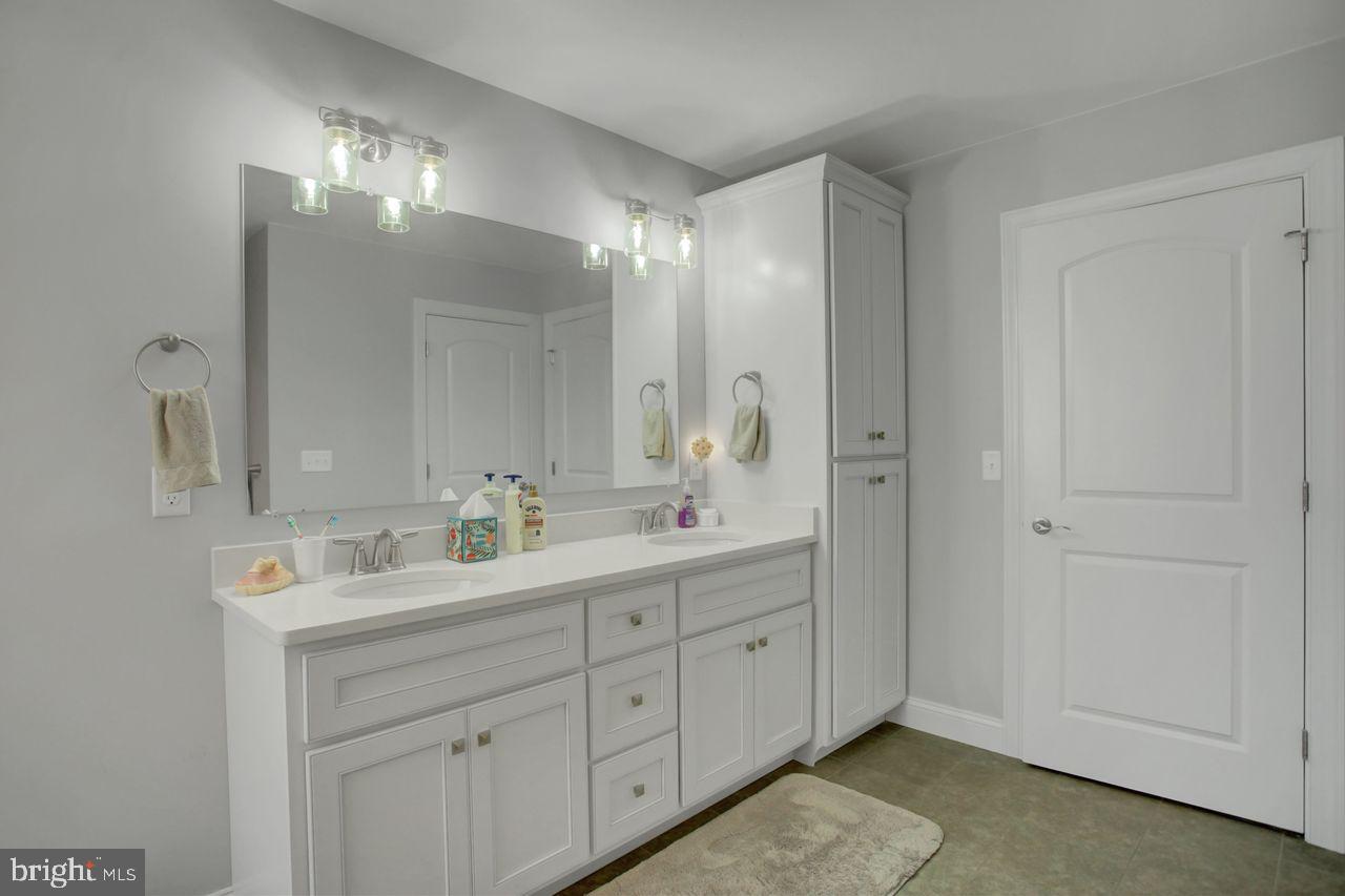 VILLAGE GREEN - Residential