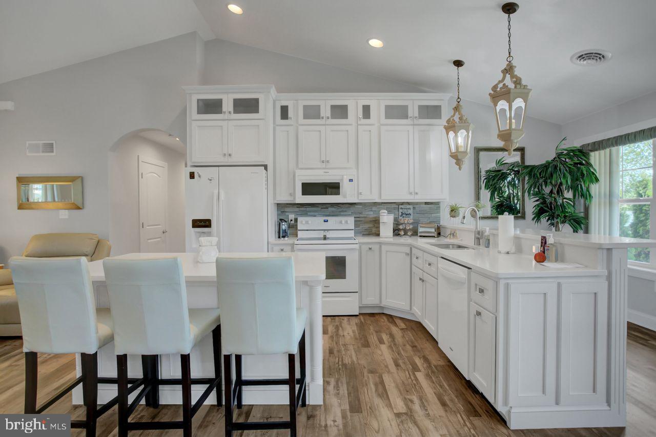 VILLAGE GREEN - Residential