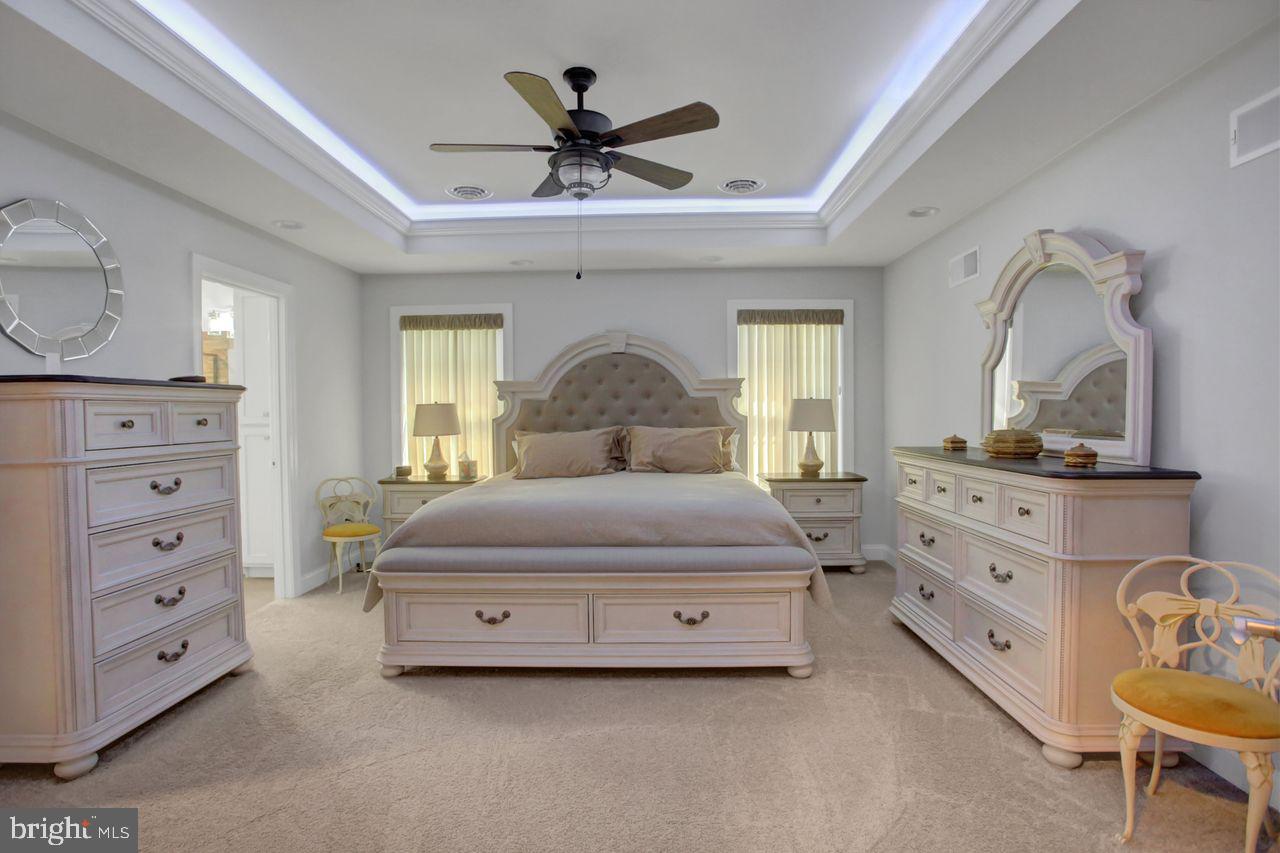 VILLAGE GREEN - Residential