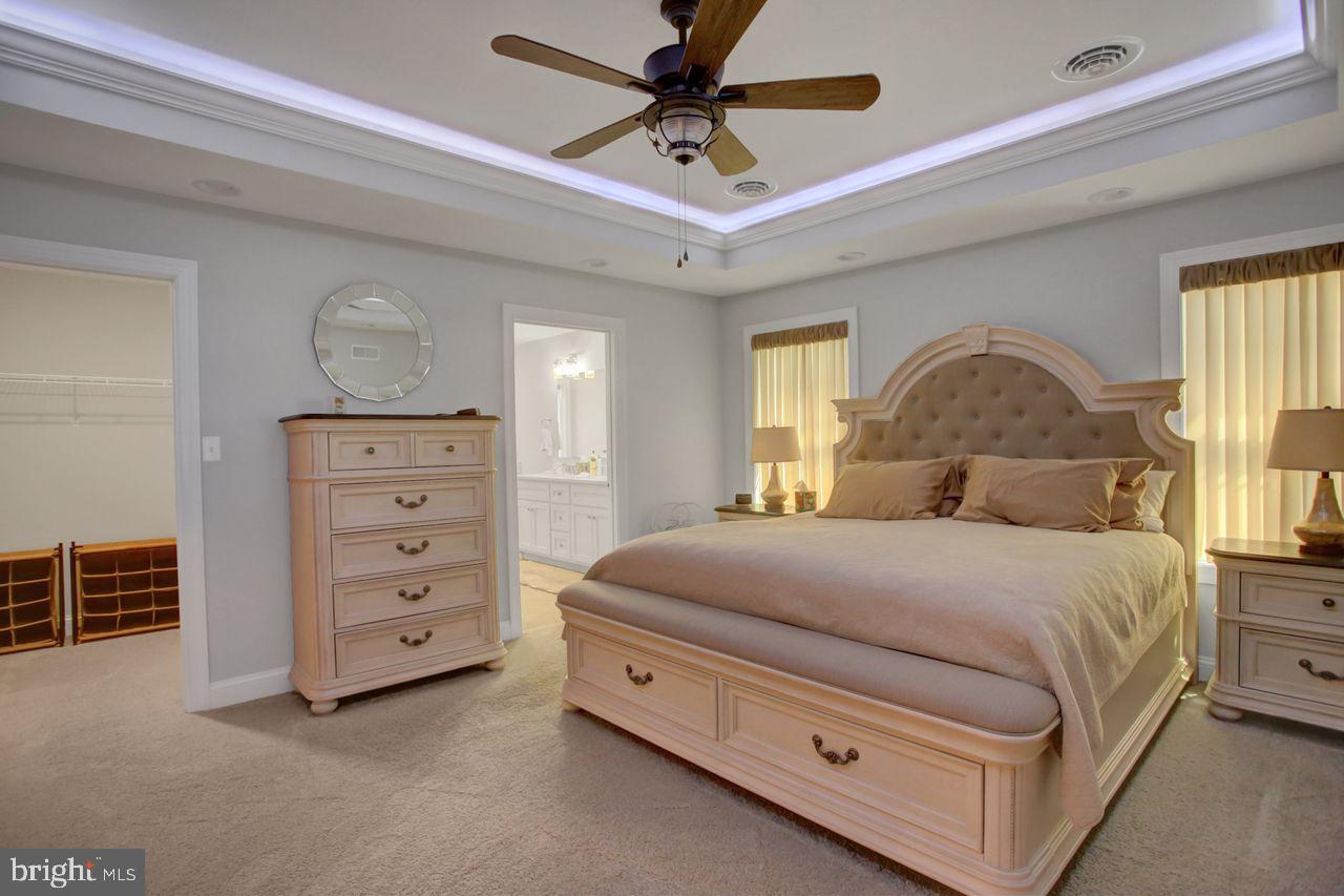 VILLAGE GREEN - Residential