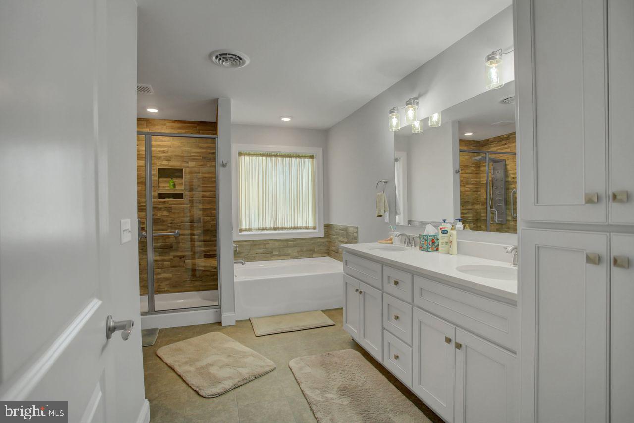 VILLAGE GREEN - Residential