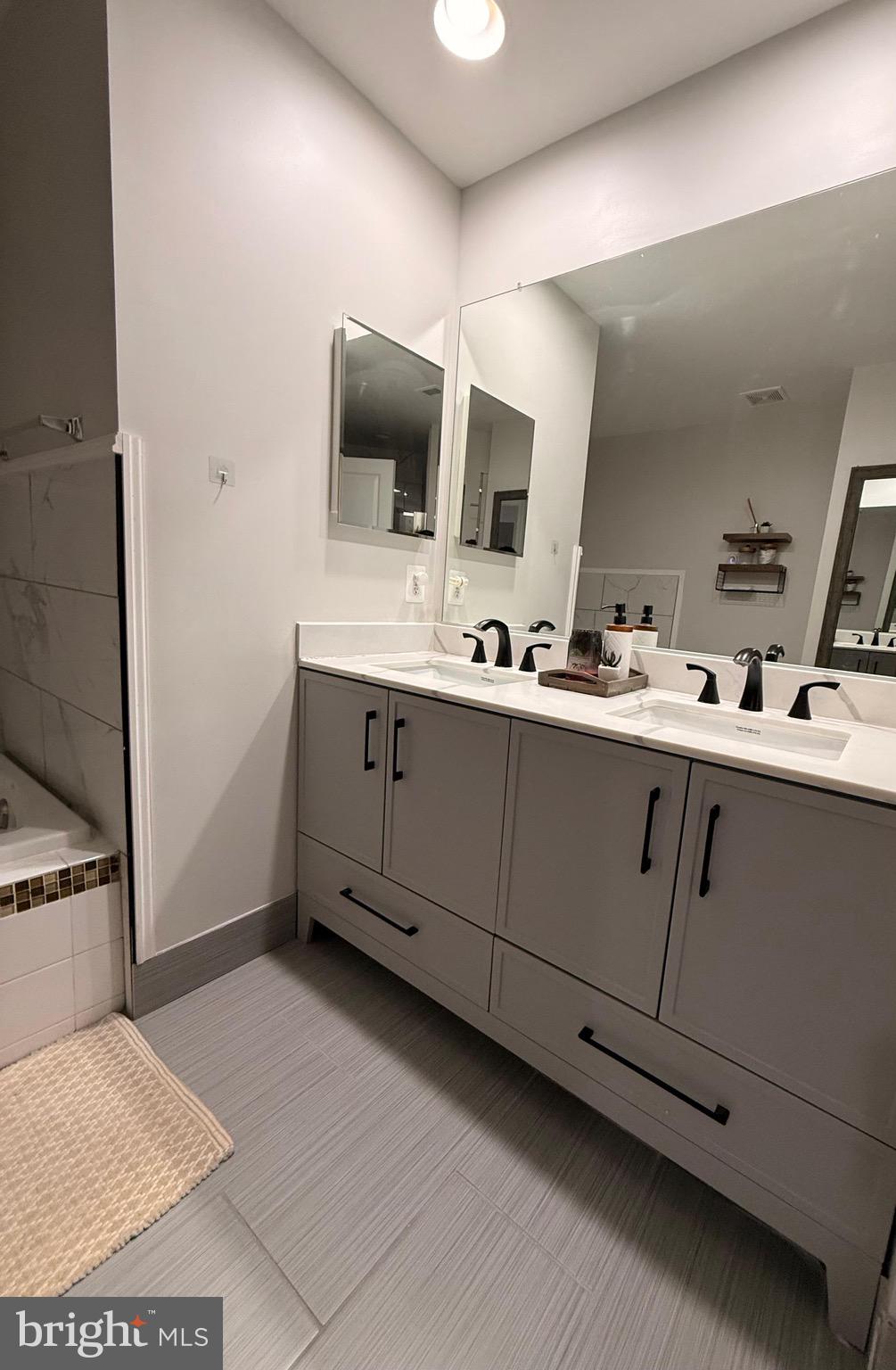 BRAMBLETON LANDBAY - Residential