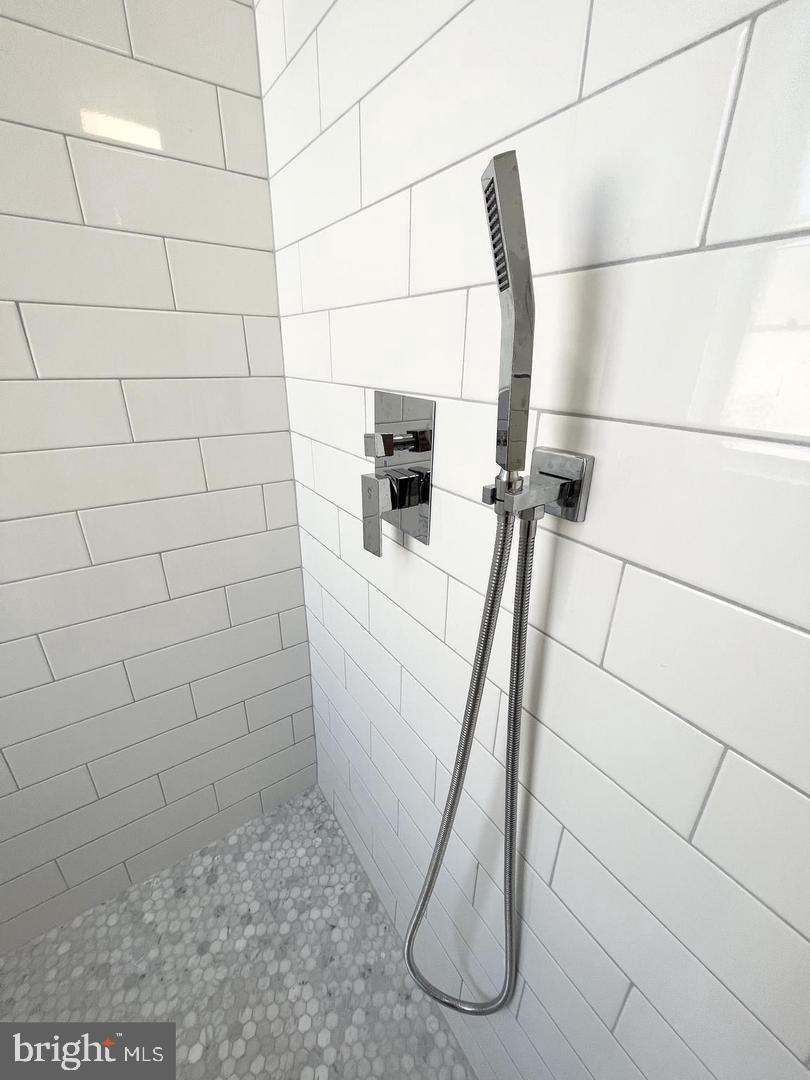 LOWER MOYAMENSING - Residential Income