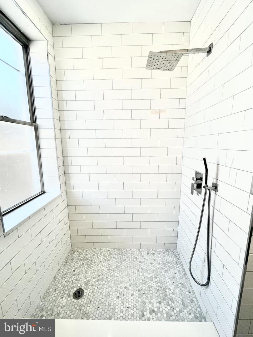 LOWER MOYAMENSING - Residential Income