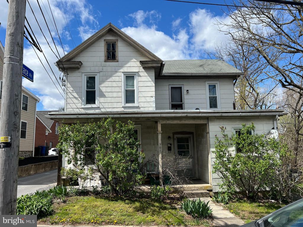 Photo of 301 W High Street, ELIZABETHTOWN, PA 17022 (MLS # PALA2068226)