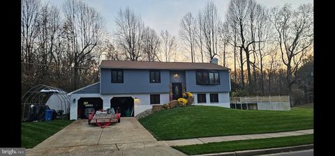 Photo of 998 Buckboard Drive, CLAYTON, NJ 08312 (MLS # NJGL2069110)