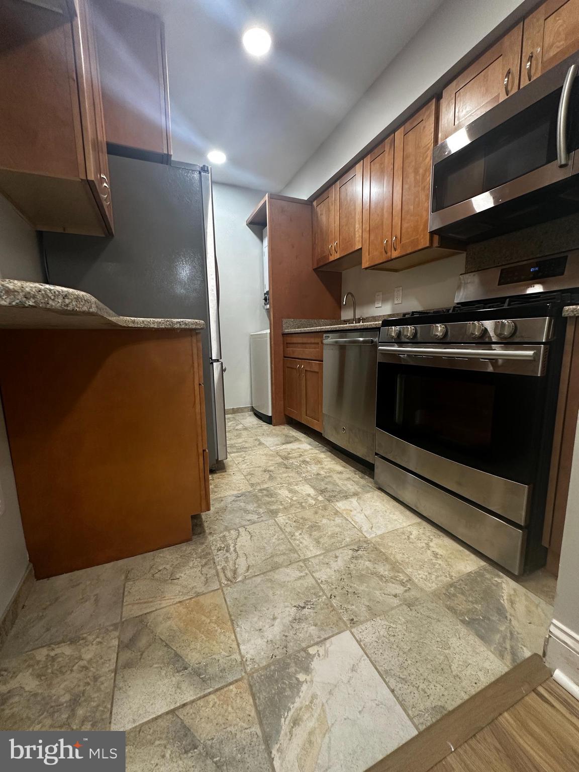 FALLS CHASE - Residential Lease