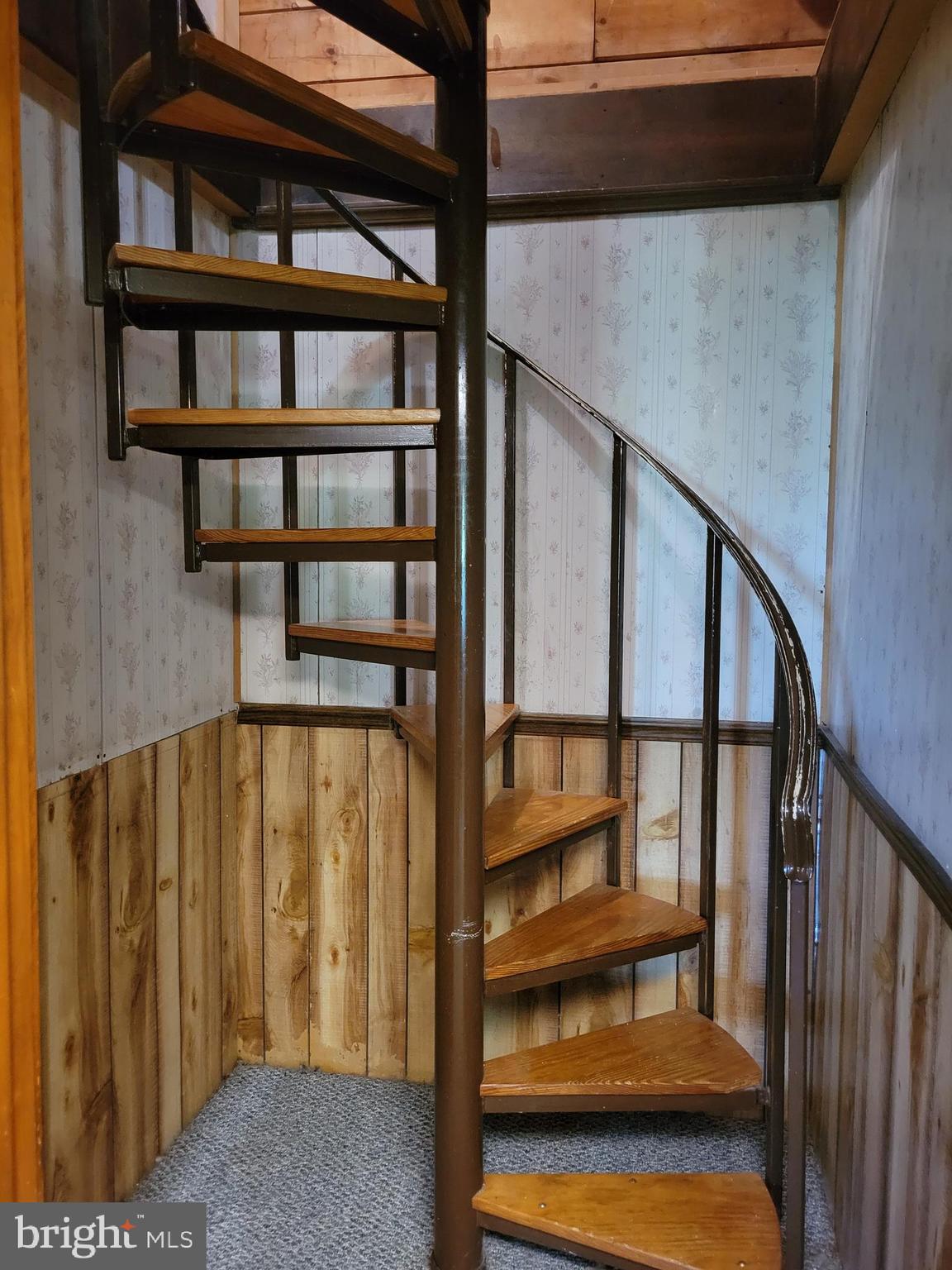 GOLDEN ACRES - Residential