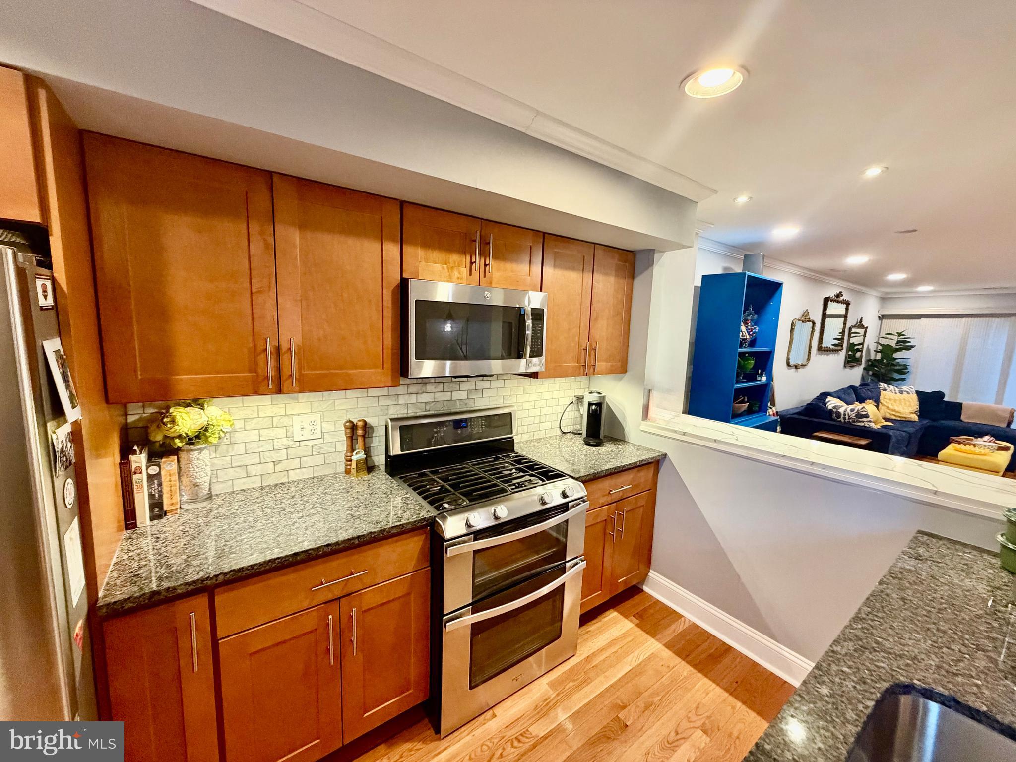 LOGAN SQUARE - Residential