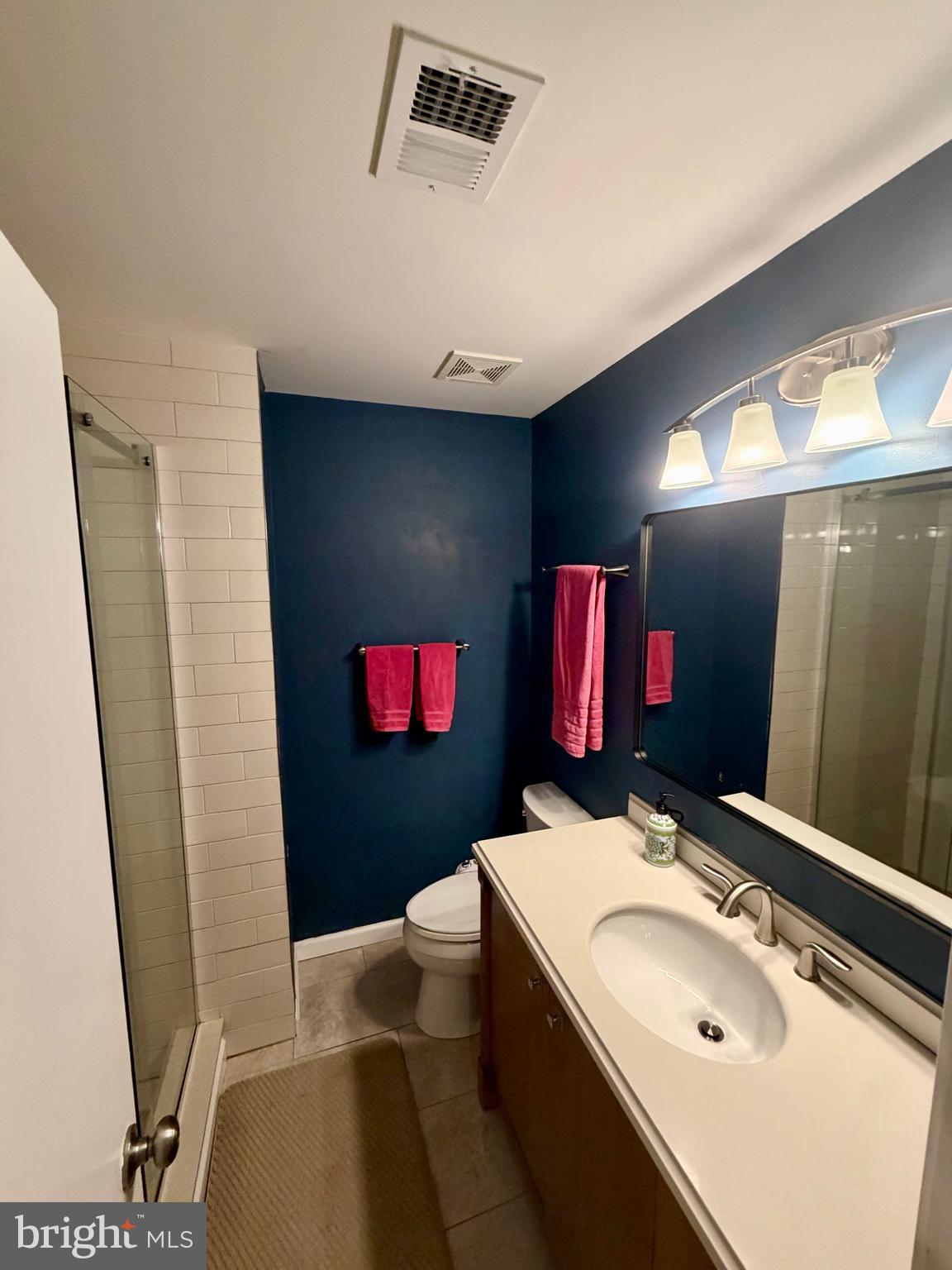 LOGAN SQUARE - Residential