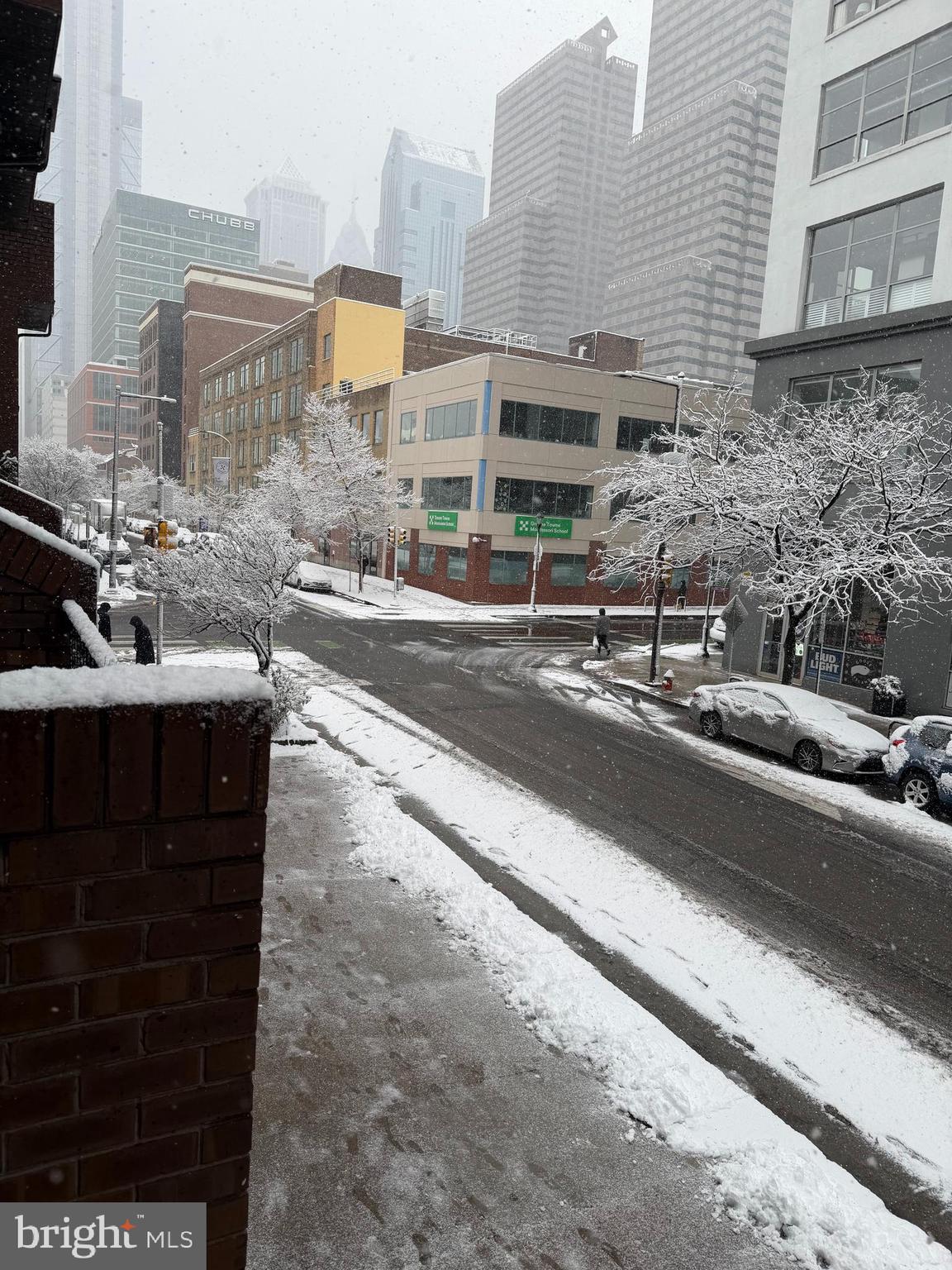 LOGAN SQUARE - Residential