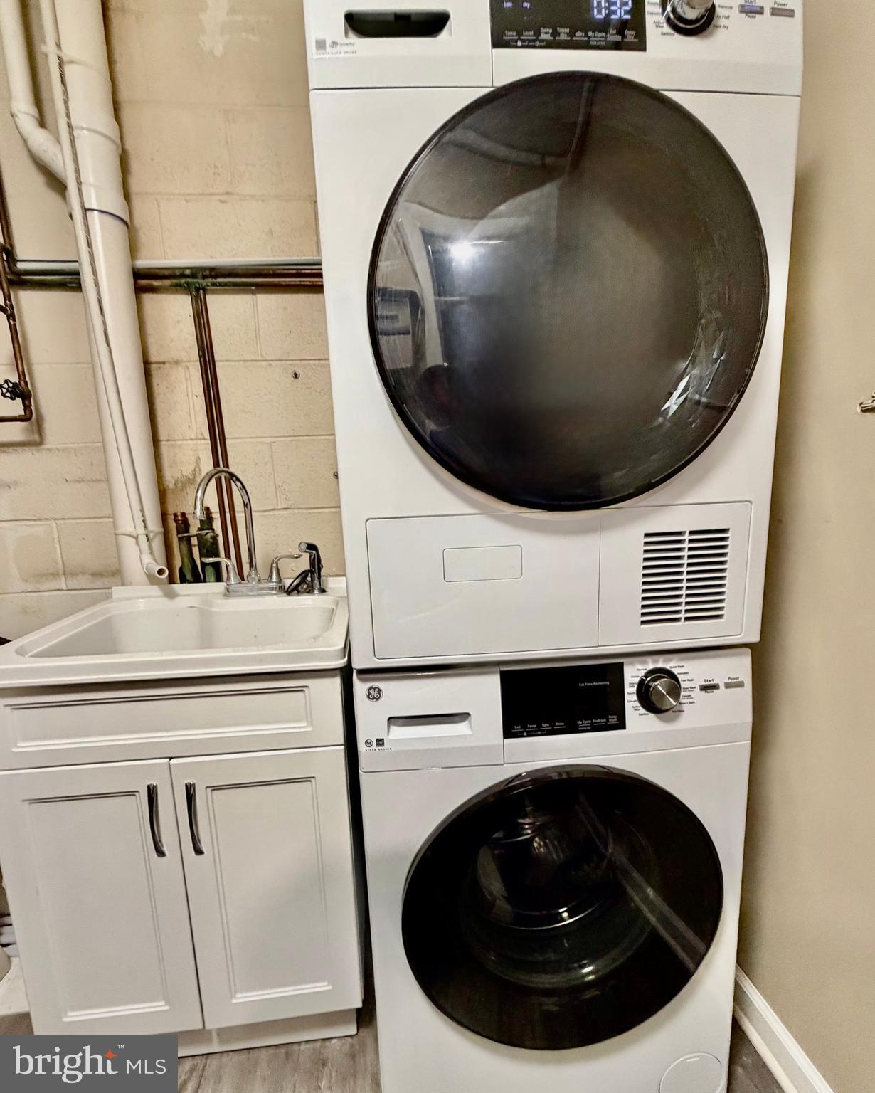 LOGAN SQUARE - Residential