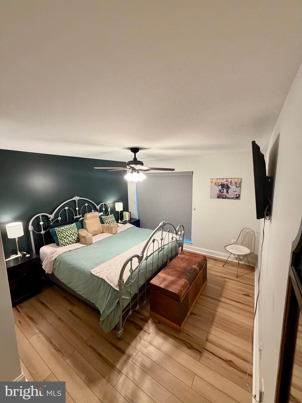 LOGAN SQUARE - Residential