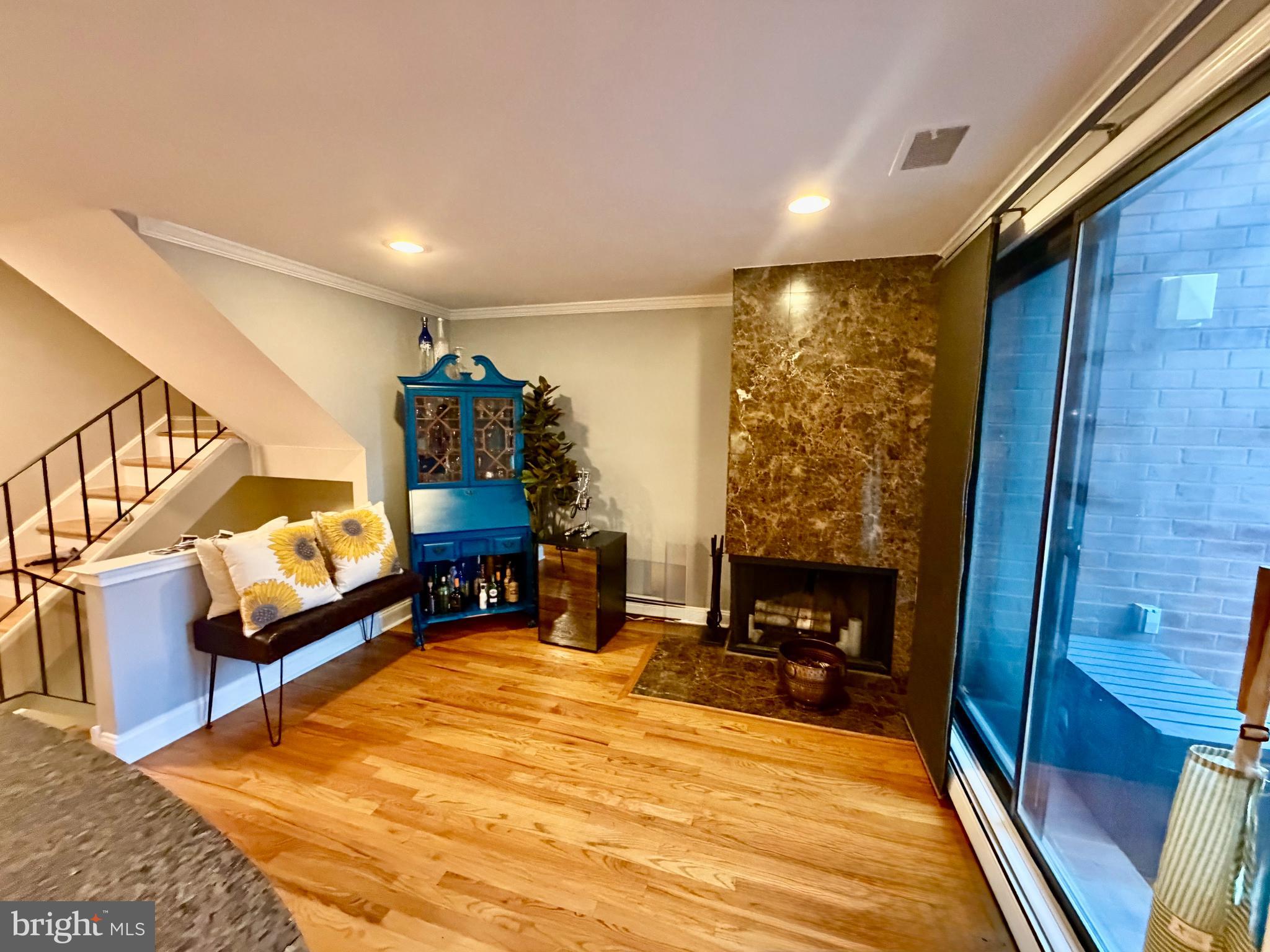 LOGAN SQUARE - Residential