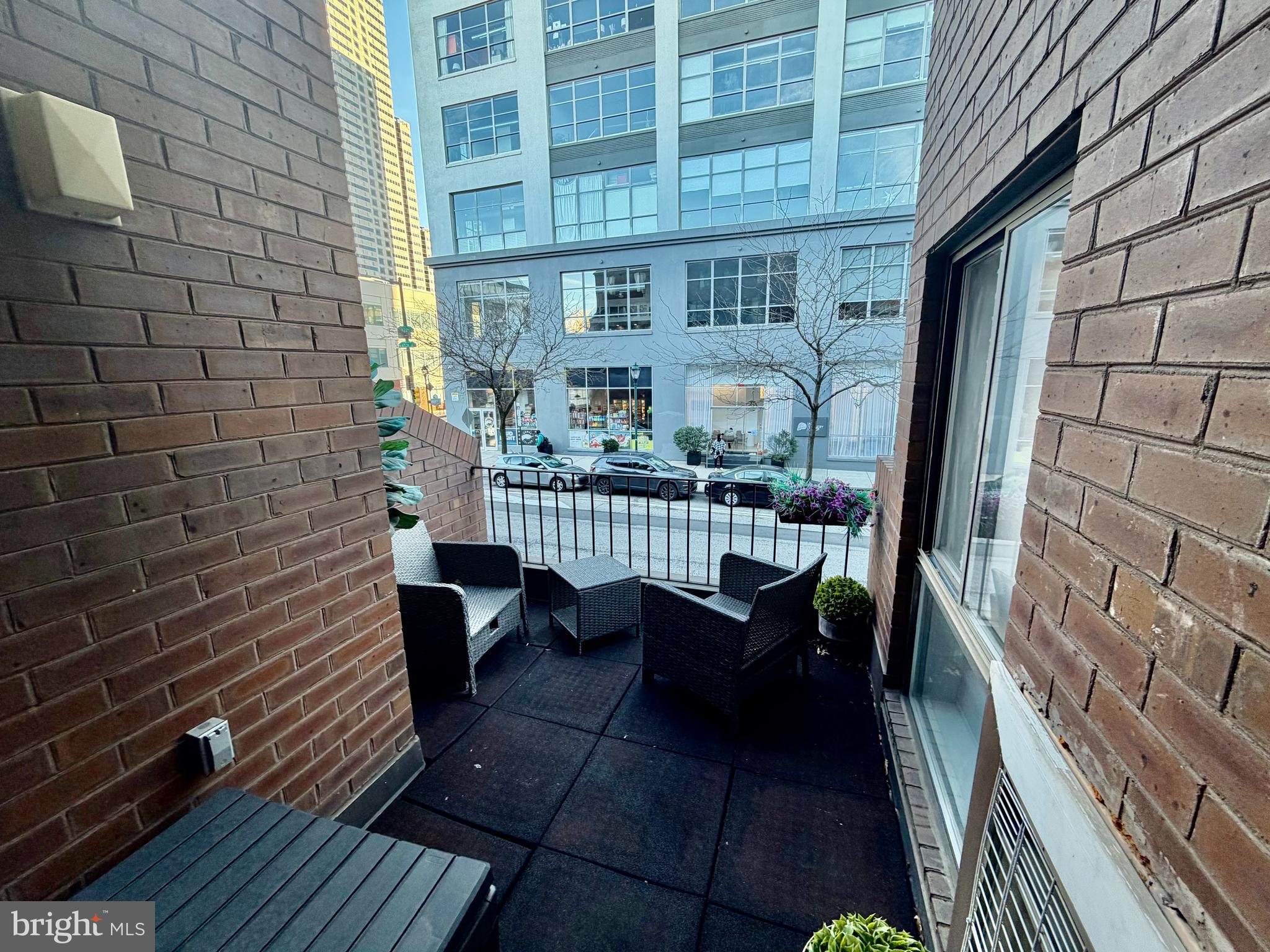 LOGAN SQUARE - Residential