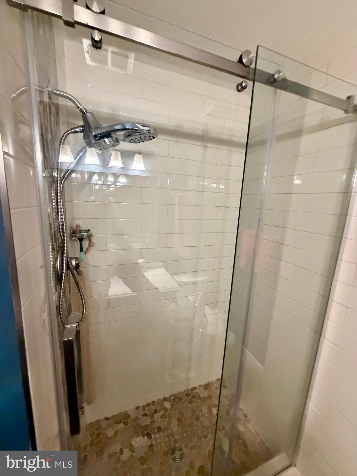 LOGAN SQUARE - Residential