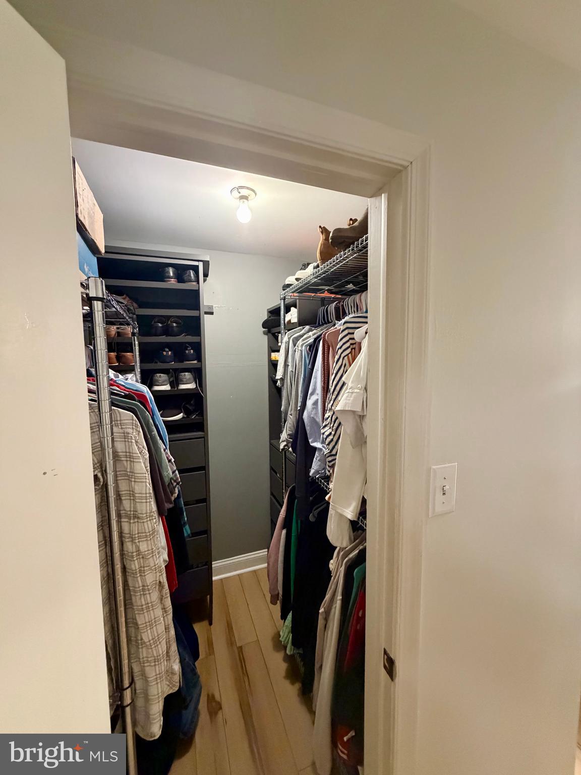 LOGAN SQUARE - Residential