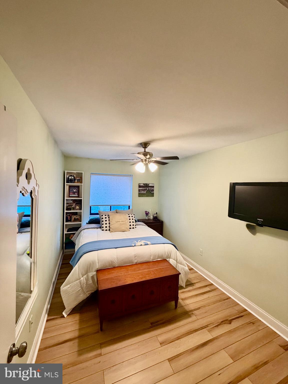 LOGAN SQUARE - Residential