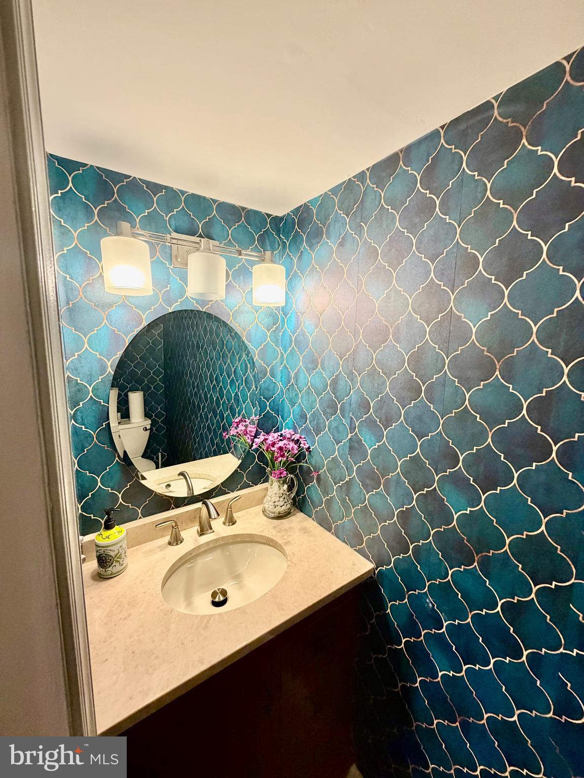 LOGAN SQUARE - Residential