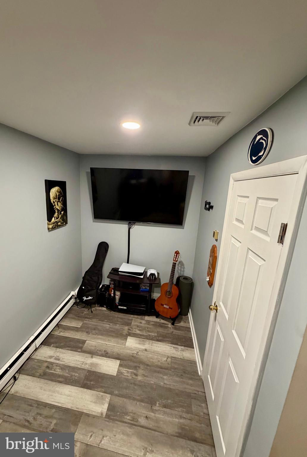 LOGAN SQUARE - Residential