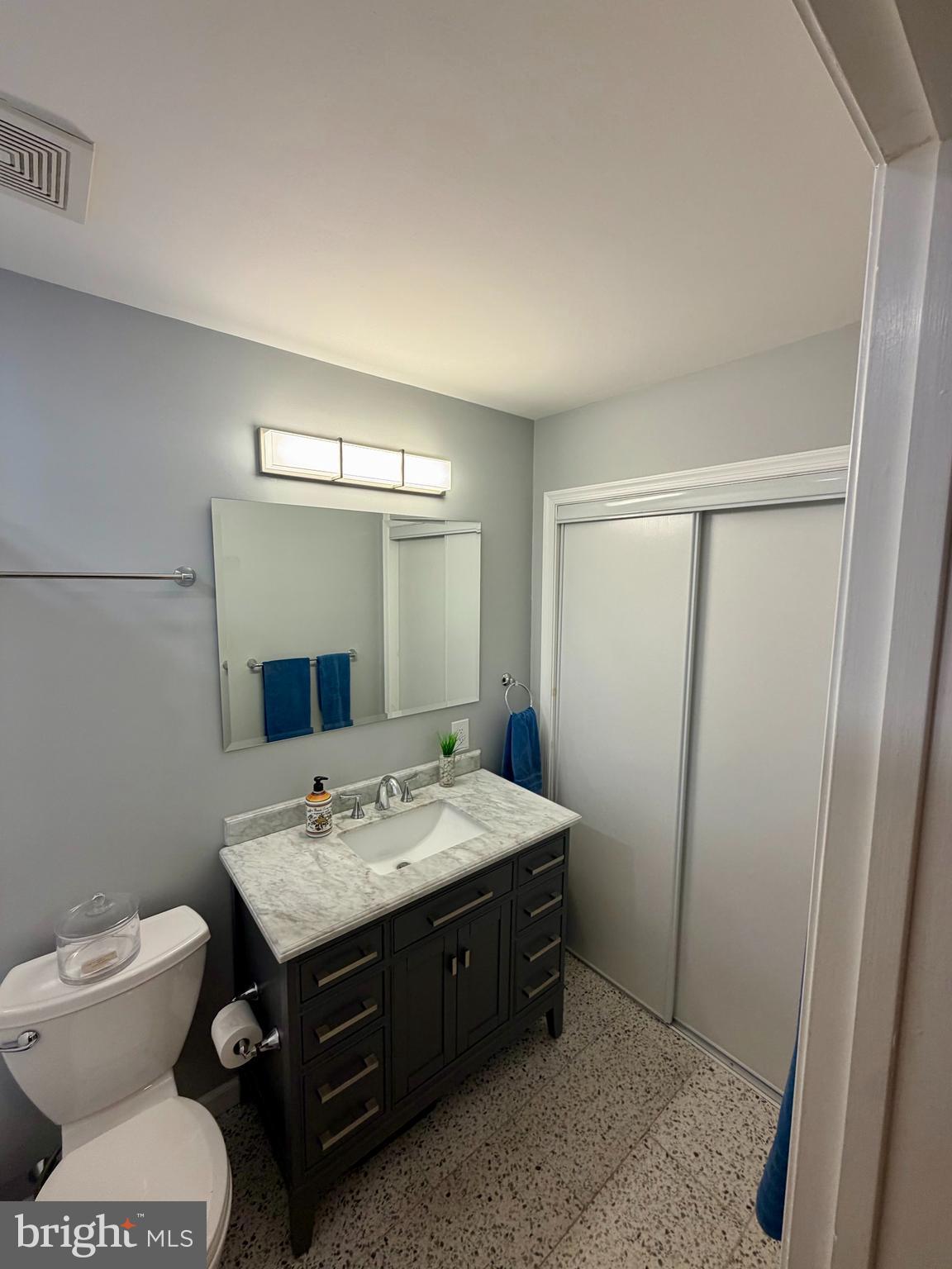 LOGAN SQUARE - Residential