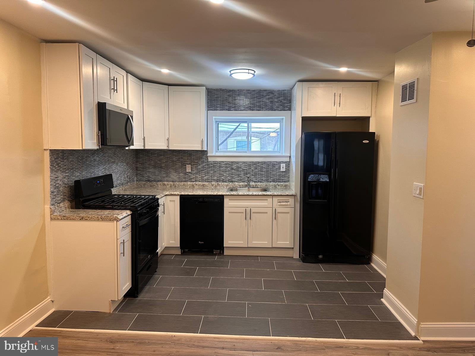 ELMWOOD PARK - Residential